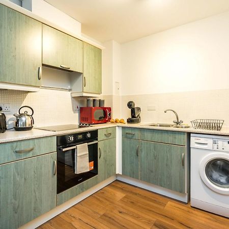 Fast Internet One Bedroom Apartment In Greater London, Id Required Londres Exterior foto