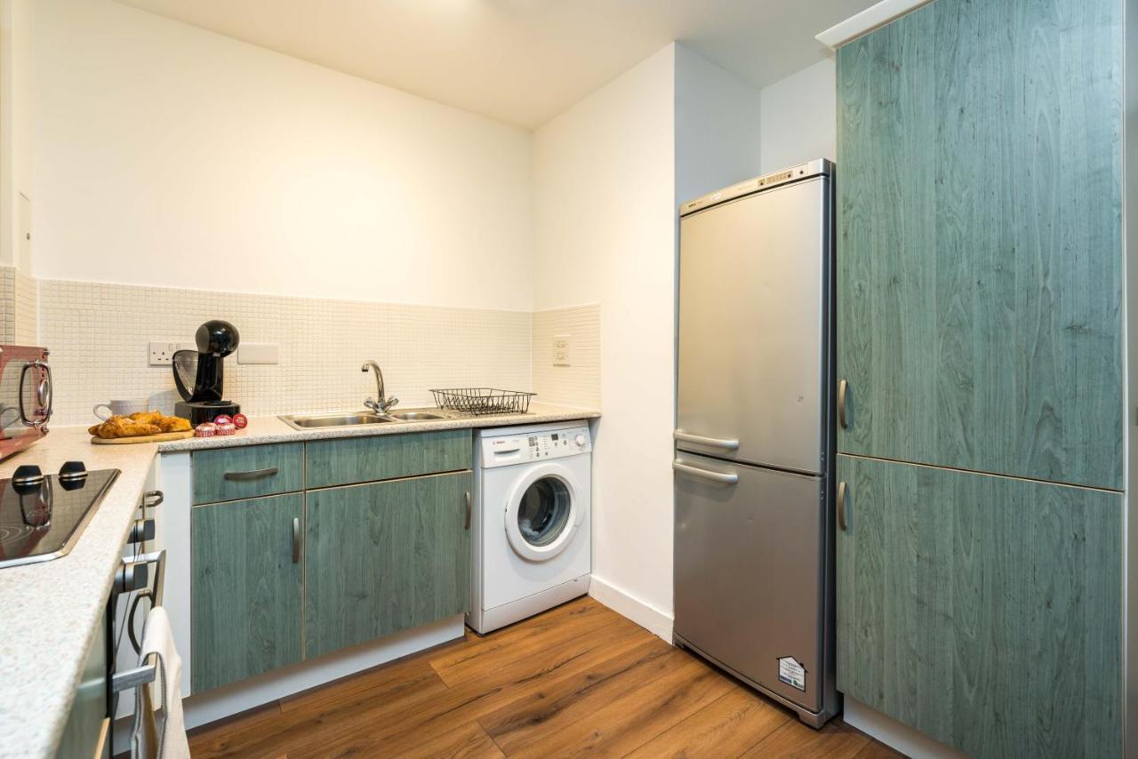 Fast Internet One Bedroom Apartment In Greater London, Id Required Londres Exterior foto