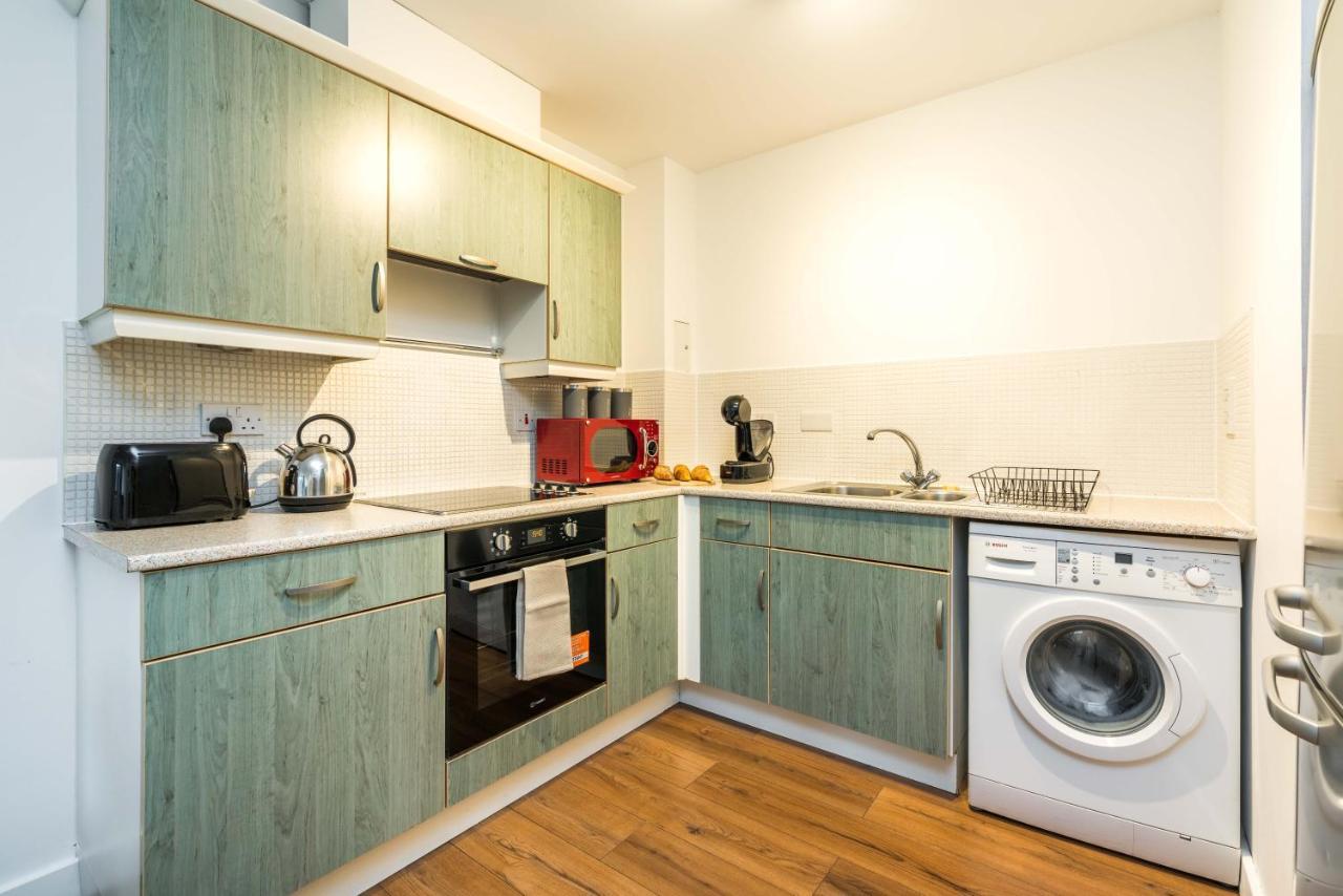 Fast Internet One Bedroom Apartment In Greater London, Id Required Londres Exterior foto