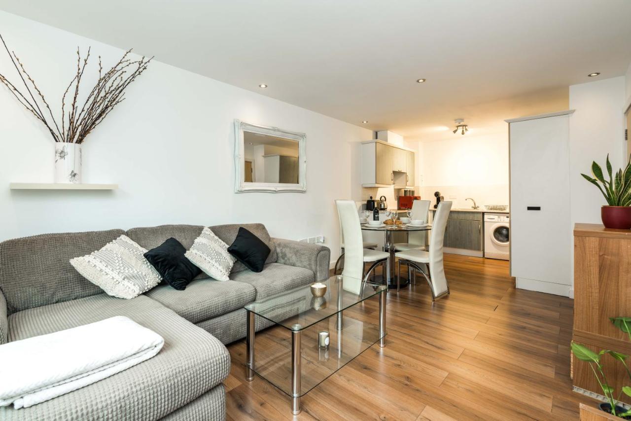 Fast Internet One Bedroom Apartment In Greater London, Id Required Londres Exterior foto