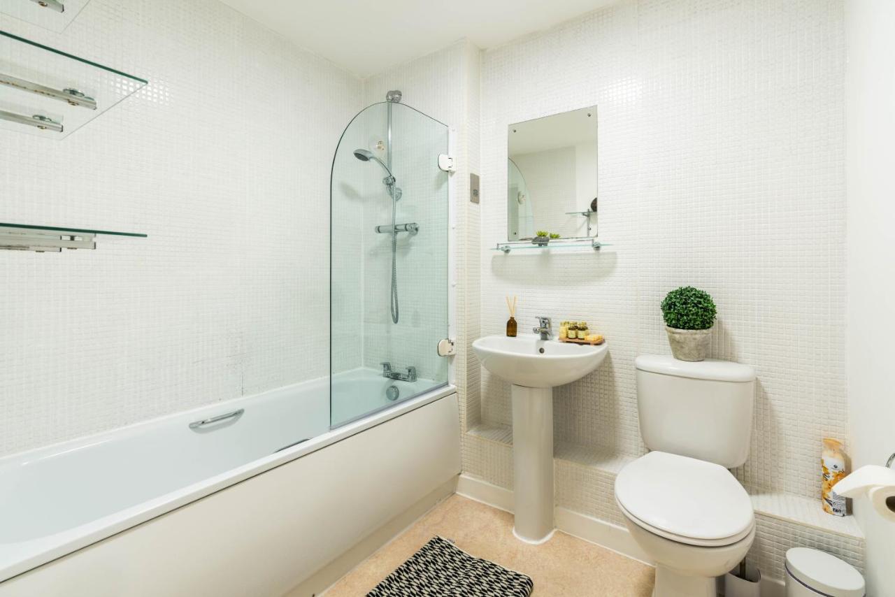 Fast Internet One Bedroom Apartment In Greater London, Id Required Londres Exterior foto
