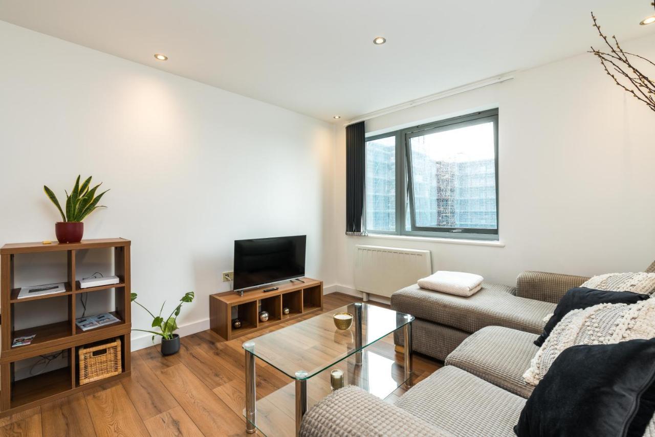 Fast Internet One Bedroom Apartment In Greater London, Id Required Londres Exterior foto