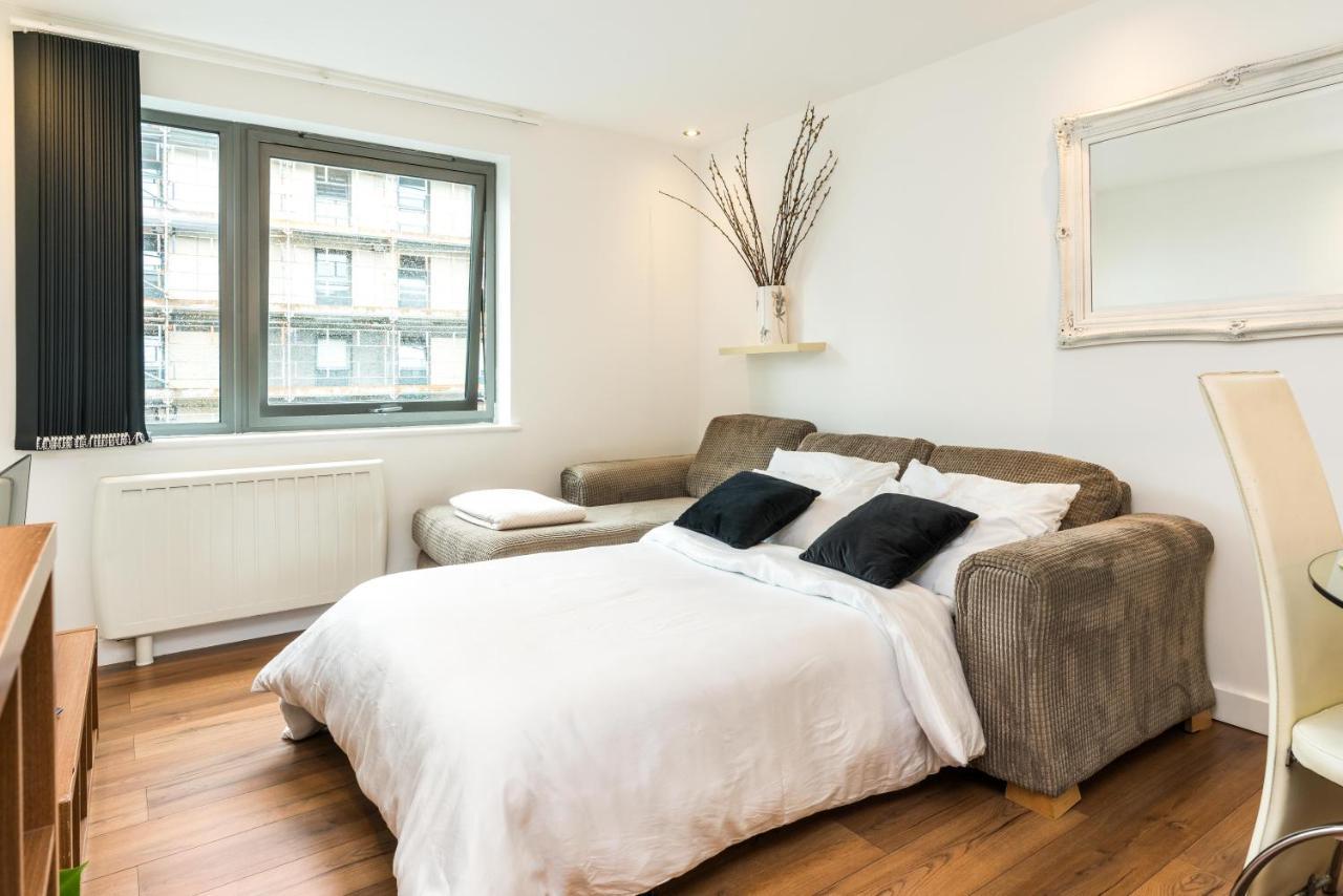 Fast Internet One Bedroom Apartment In Greater London, Id Required Londres Exterior foto